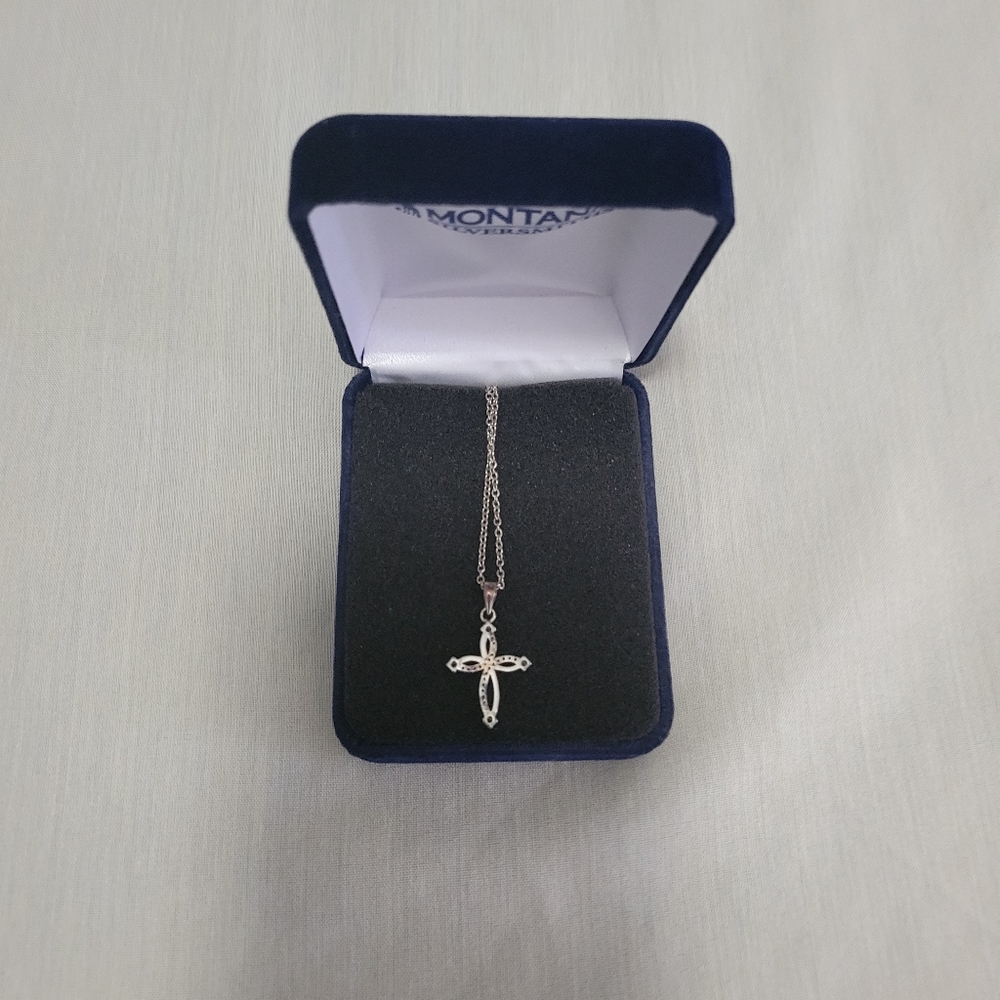 Montana Silvet necklace with cross